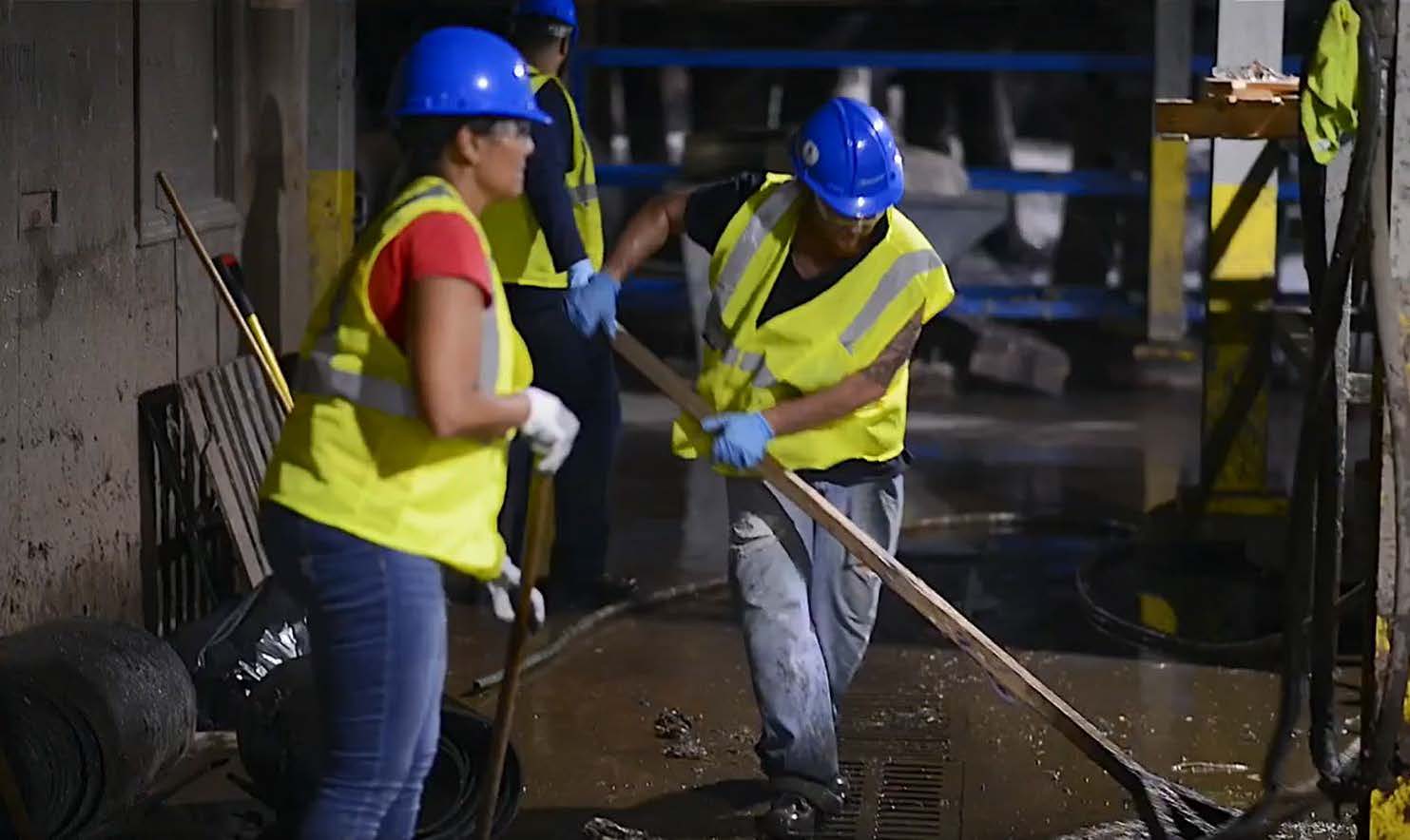 barriendo aguas pluviales