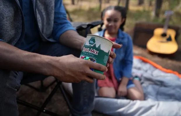 Contenedores de papel con cierres de papel: Contenedores de papel con cierres de papel