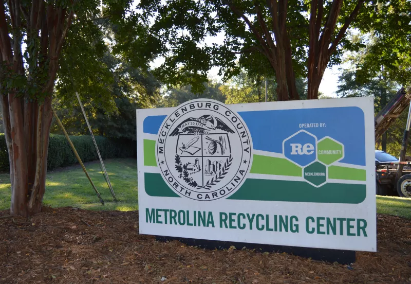 Letrero de Metrolina Recycling Center