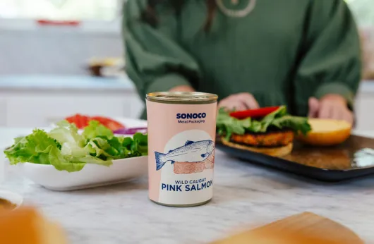 Latas de 2 latas de salmón rosado
